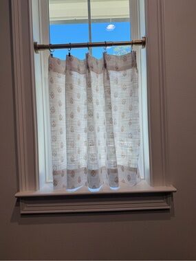 Light-Filtering Sheer Cafe Curtain Panel in Beige Leaf Motif